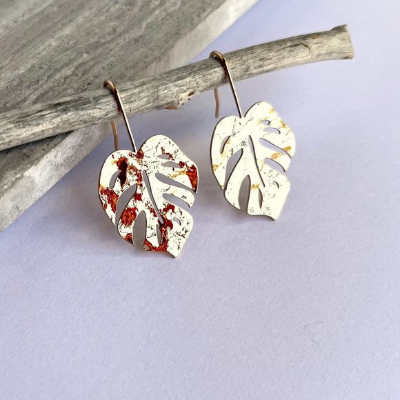 New ~ Anthropologie Monstera Leaf Earrings - Picture 6 of 7